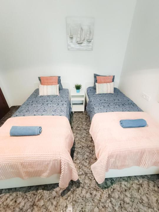 - Urquinaona Hostal Barcelona